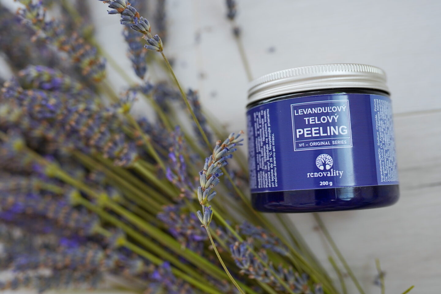 renovality levanduľový telový peeling